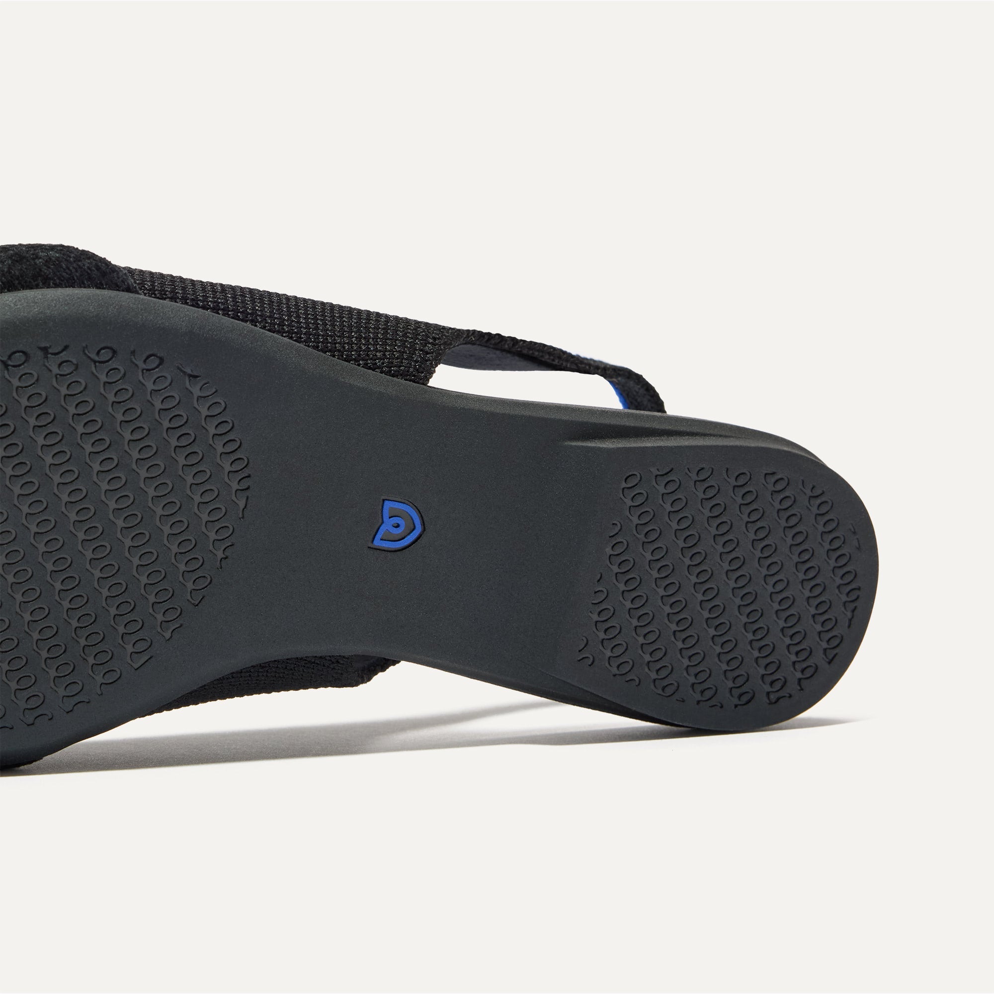 The Twist Point Slingback - Black - Image 7